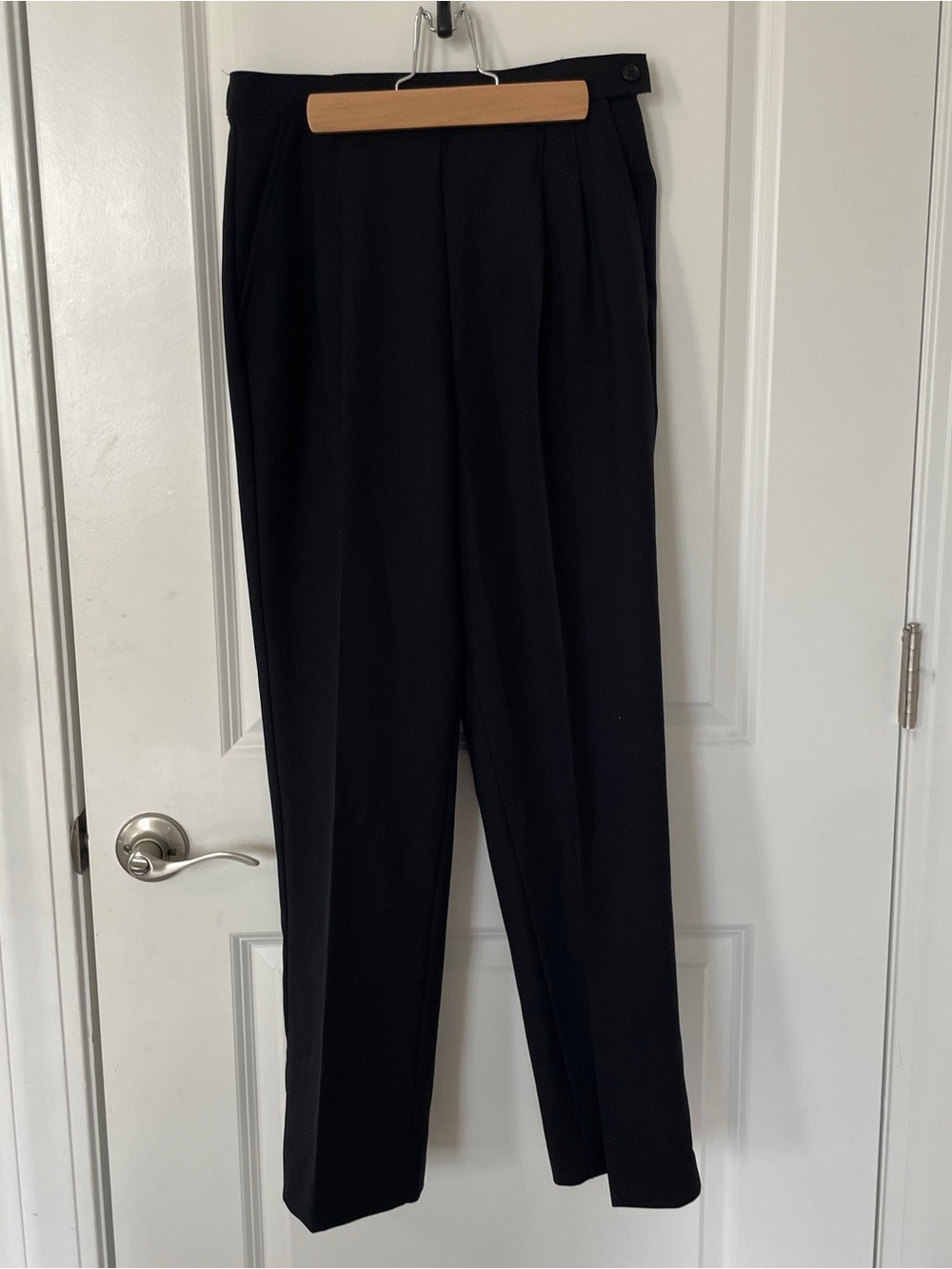 VINTAGE black pleated tapered leg pants!